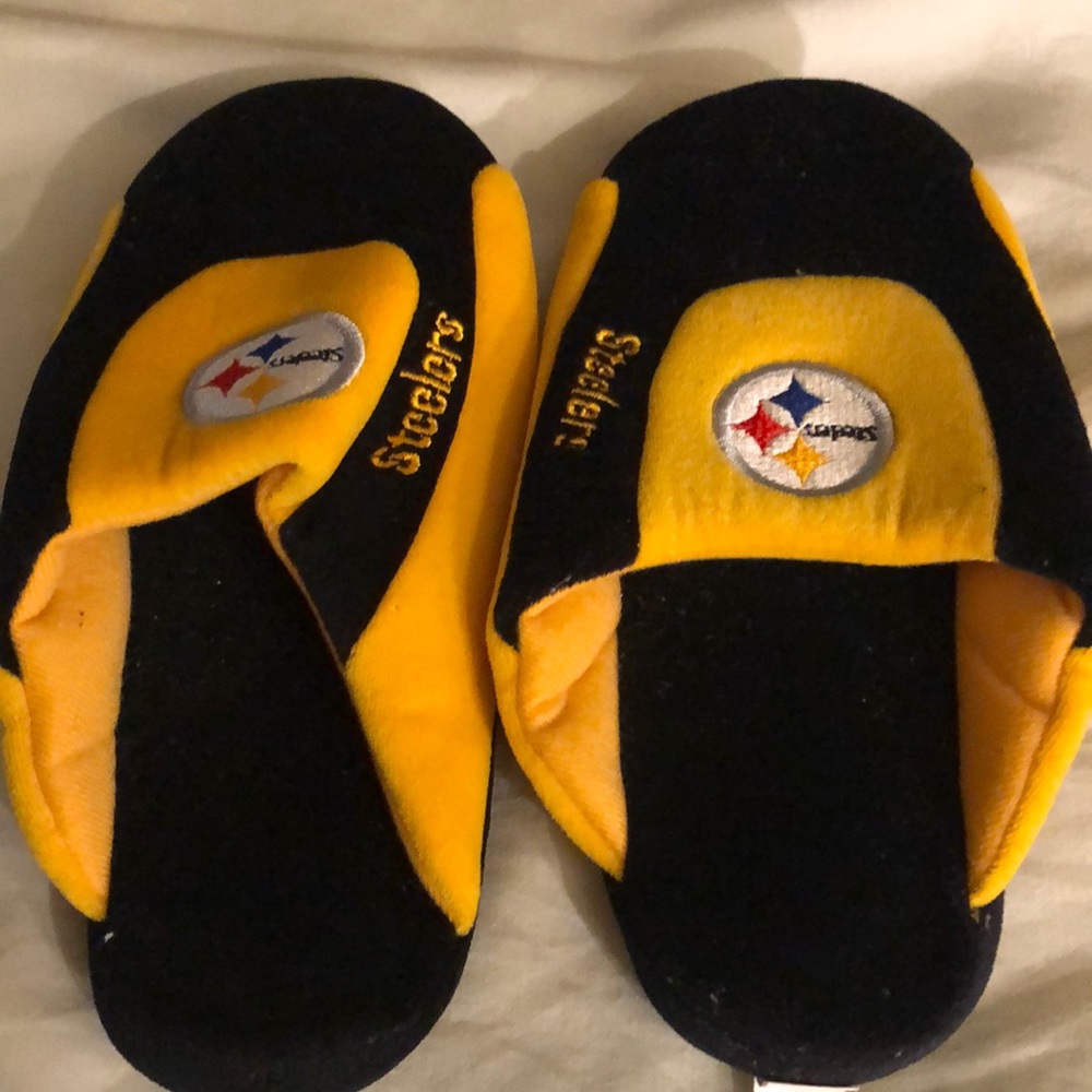 Forever Collectibles Steelers slippers